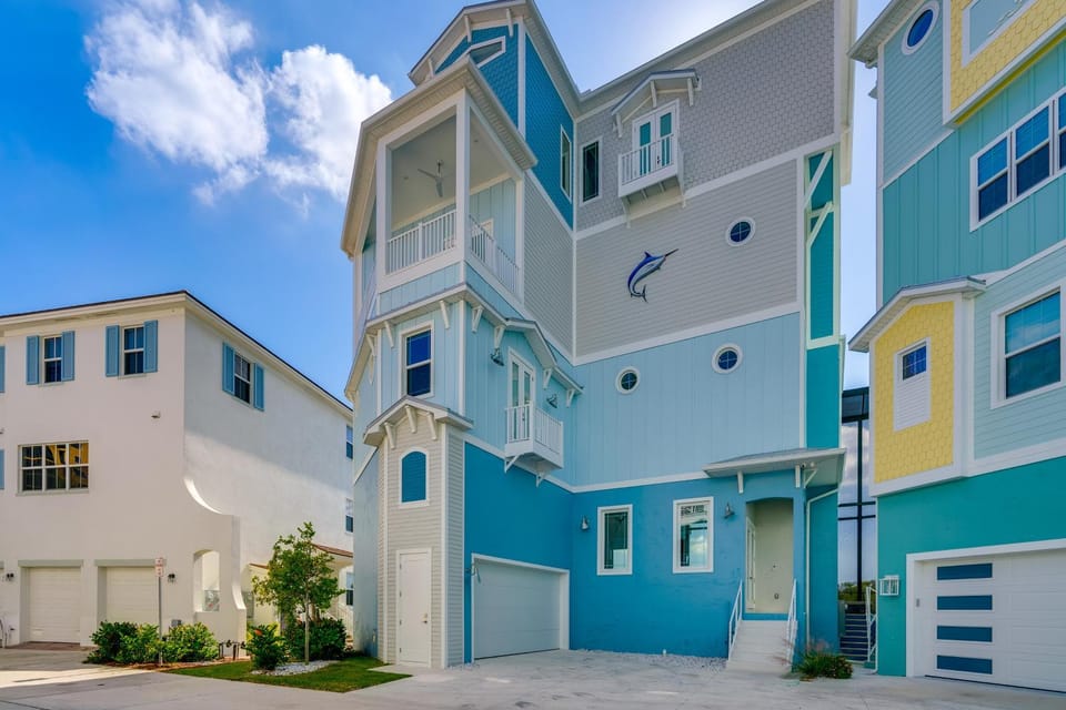 Luxury Group Escape in Cape Coral’s Cape Harbour! House in Cape Coral