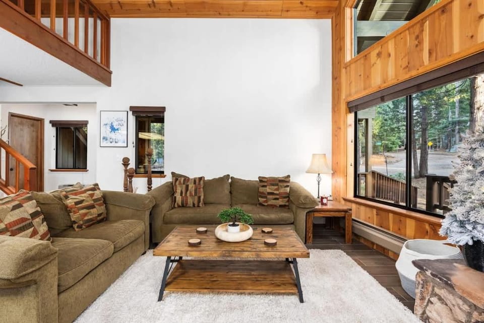 Kokanee Hideaway-Family Friendly 5BR Epic Game Room House in Shaver Lake