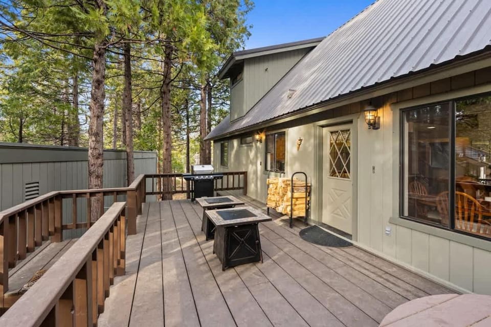 Kokanee Hideaway-Family Friendly 5BR Epic Game Room House in Shaver Lake