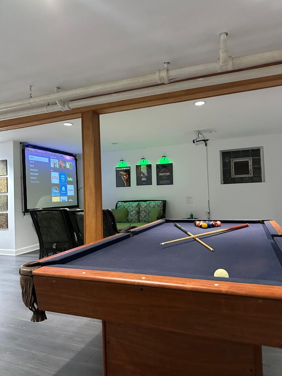 Gold Coast Oasis 2BR Home Near Airports, Game Room, FirePit House in Berwyn