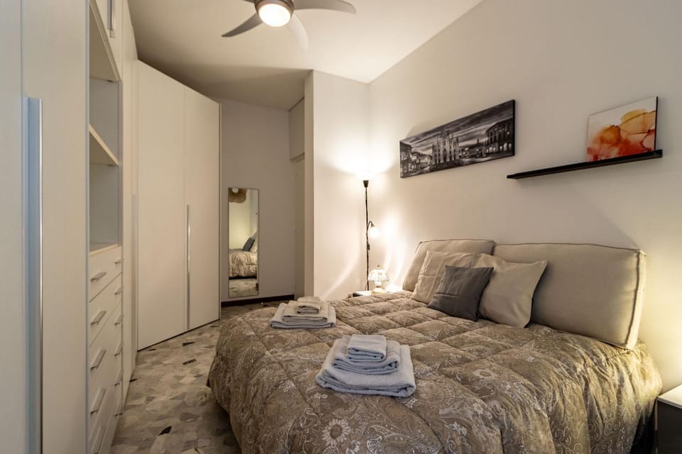 Bed, Photo of the whole room, Bedroom, wardrobe