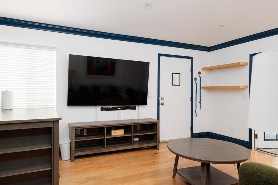 Communal lounge/ TV room, TV and multimedia, Evening entertainment