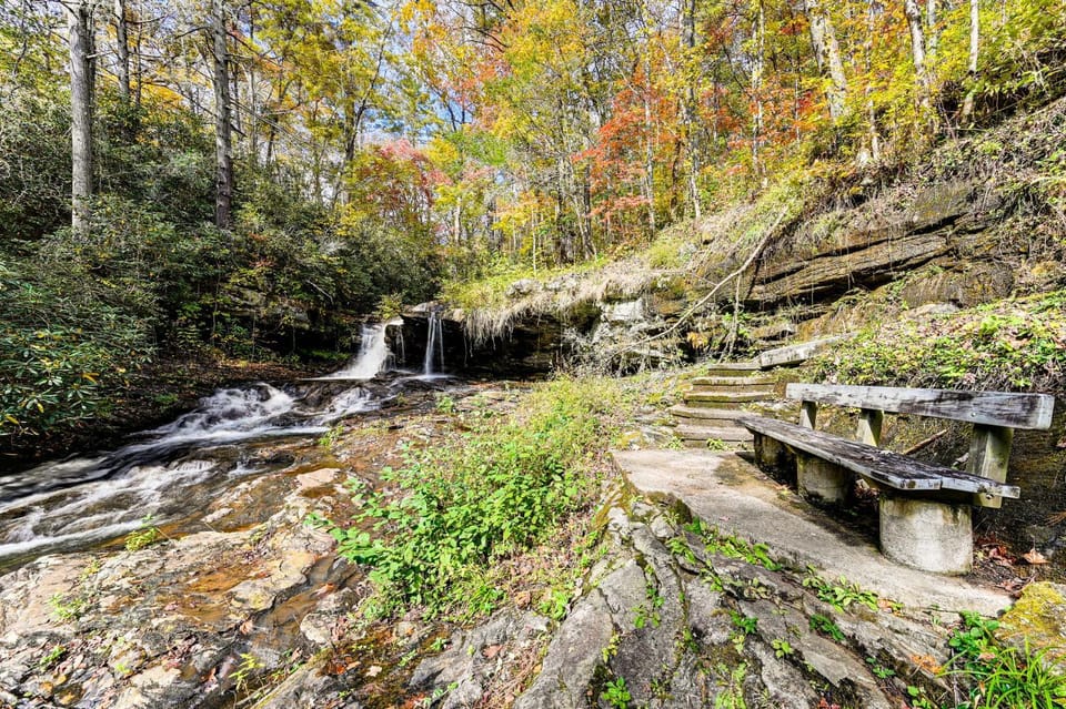 Relax Creekside: Forest-View Gem in Marietta! House in South Carolina