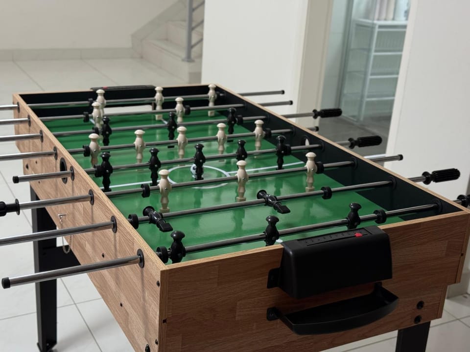 Billiard, Game Room