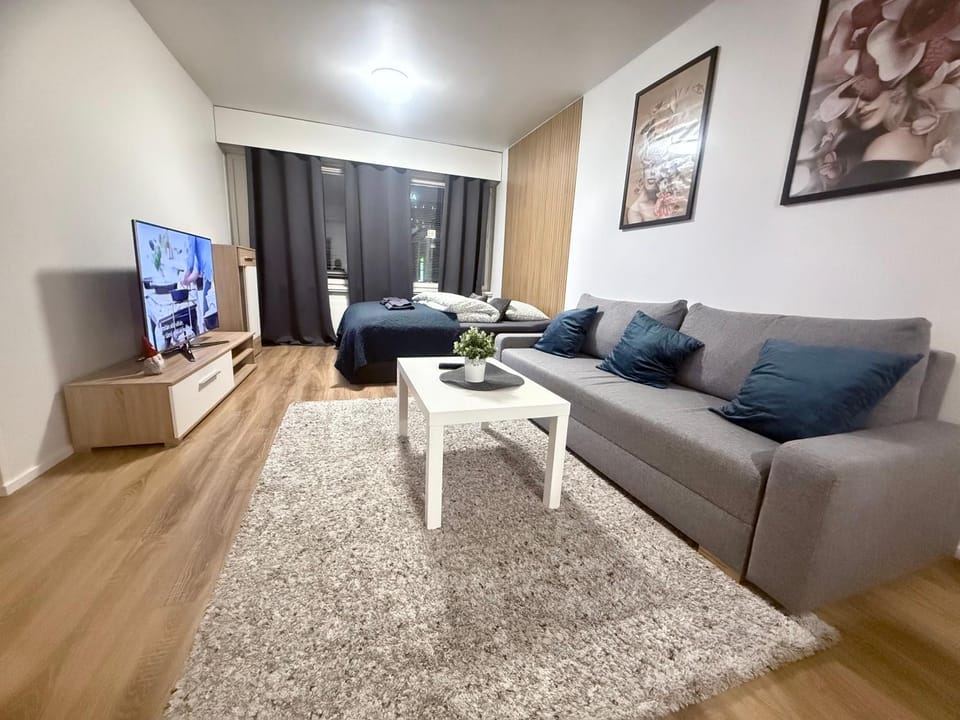 Communal lounge/ TV room, TV and multimedia, Living room, Seating area, Evening entertainment