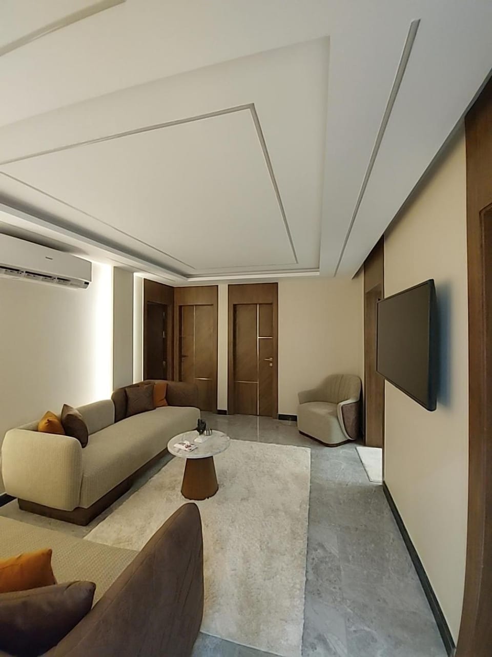 شقه امام بيت ورد الدقي Apartment in Egypt