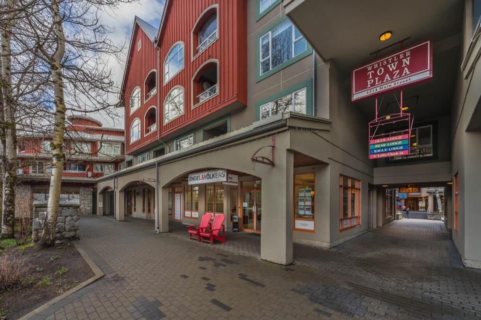 Property building, Neighbourhood