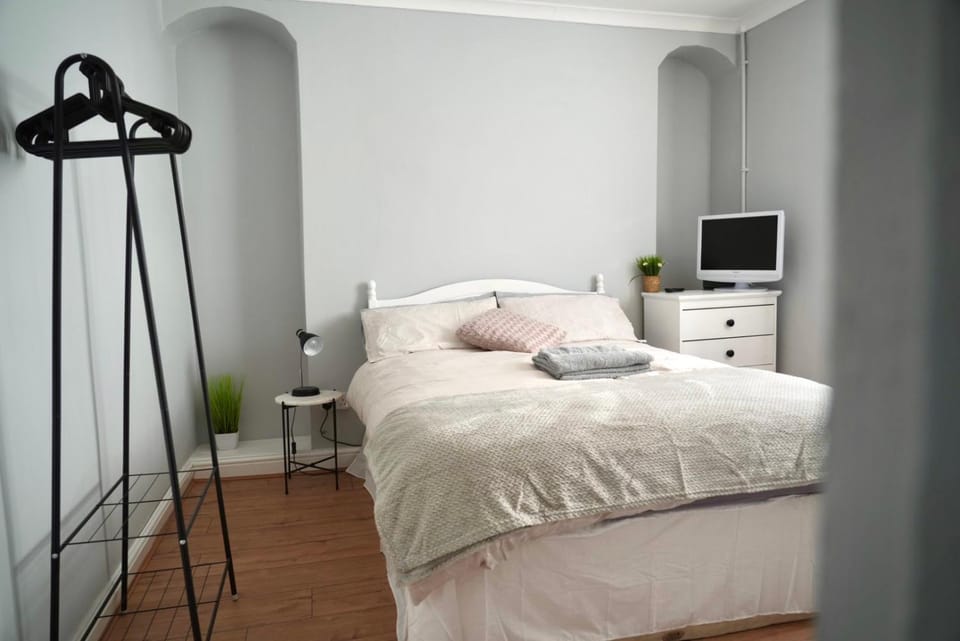 4 Cross Ifor Terrace - Merthyr Tydfil - Cosy House - Sleeps up to 7 House in Merthyr Tydfil