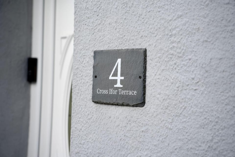 4 Cross Ifor Terrace - Merthyr Tydfil - Cosy House - Sleeps up to 7 House in Merthyr Tydfil
