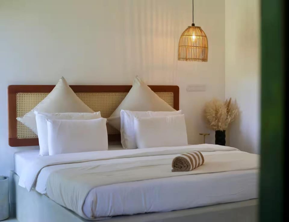 Mana Room 2 - Pool access Villa in Ahangama