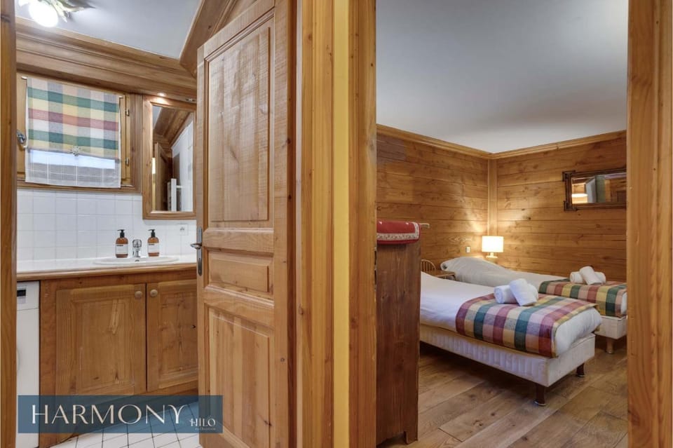 Myosotis rustique suite of the Daphnes chalet Apartment in Val dIsere