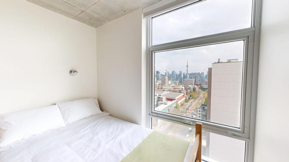 Bedroom, City view
