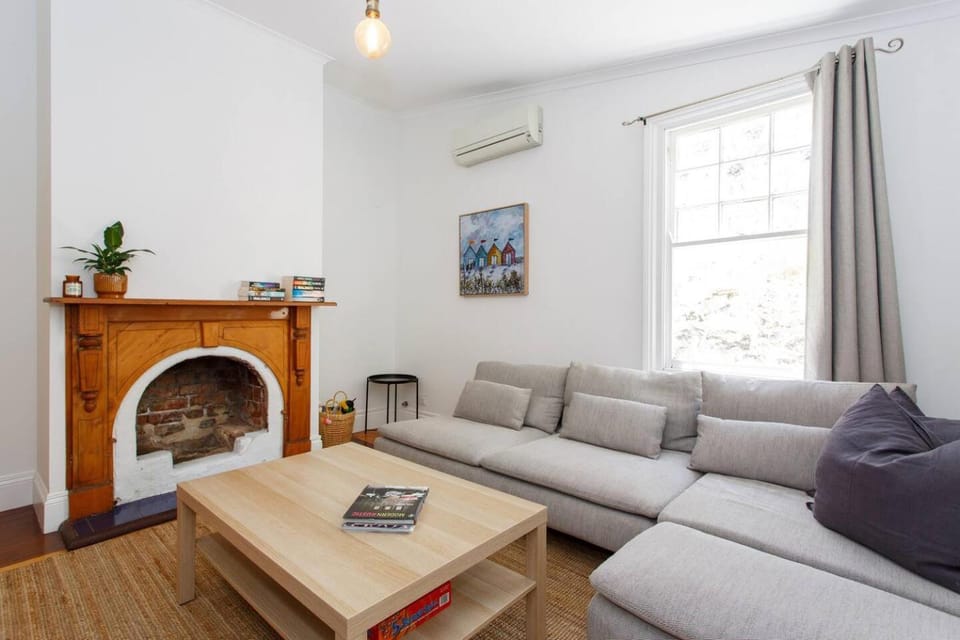Charming Heritage Cottage Stylish Sth Freo House in Perth