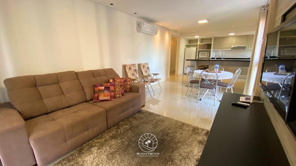 Apto central a menos de 300m do mar |Quatro Praças Apartment in State of Santa Catarina
