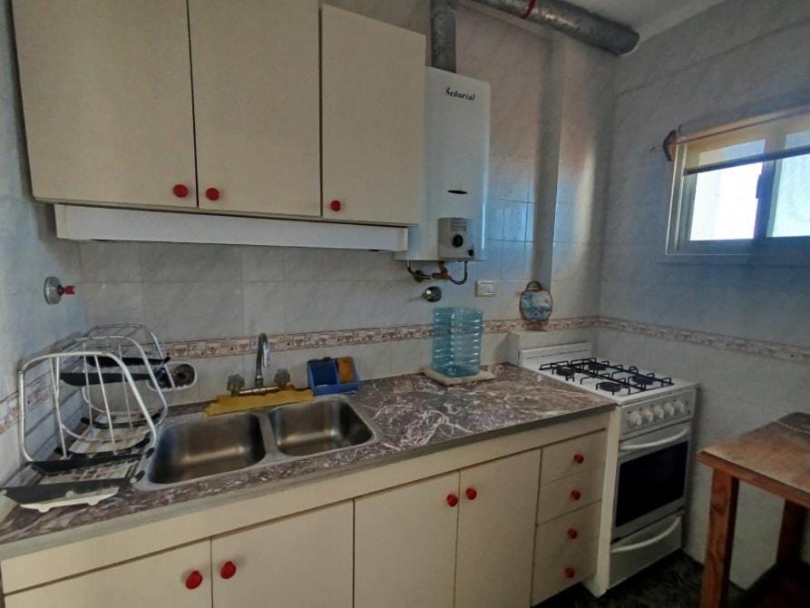 Kitchen or kitchenette, pet friendly, stove