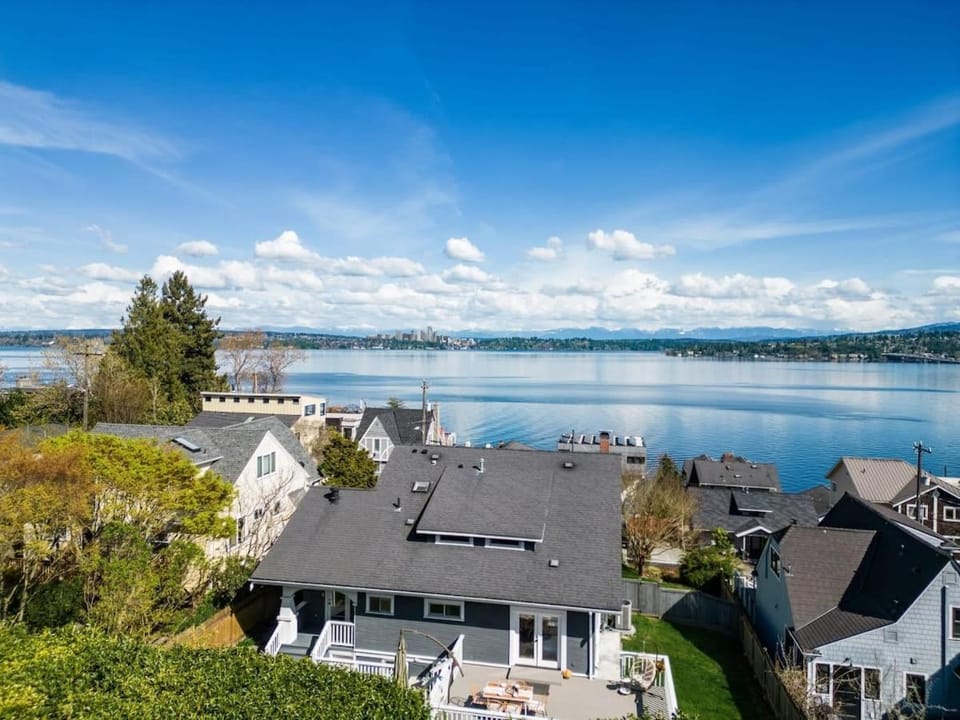 Seattle Craftsman Mansion w Lk&Mt Rainier view House in Seattle
