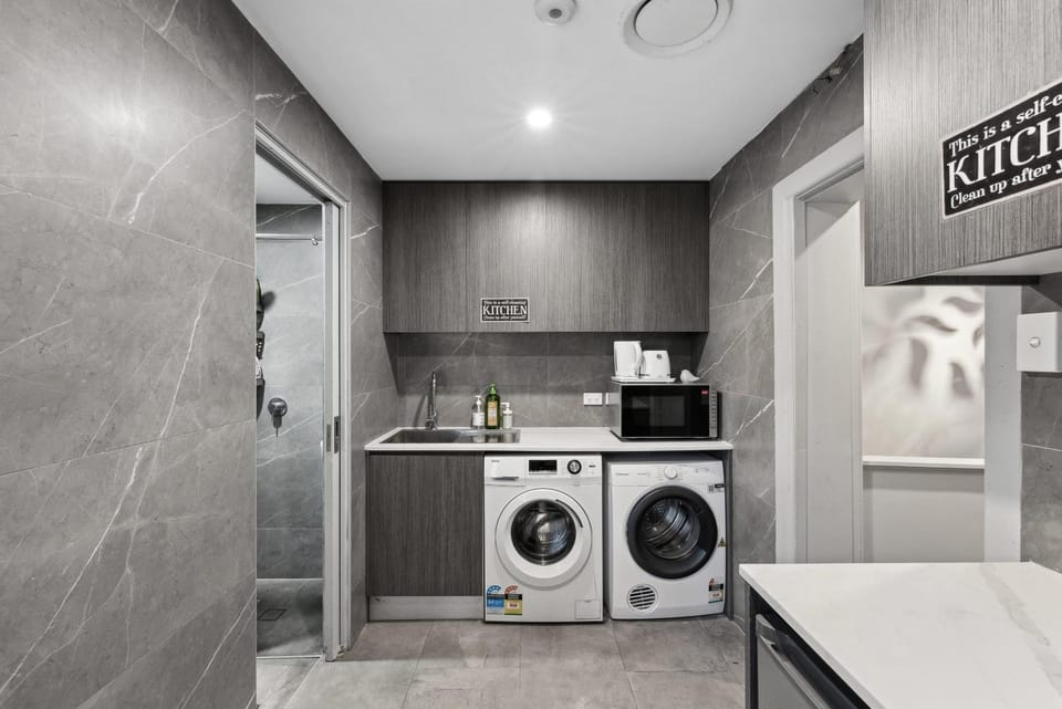 Modern Single Room - Next to Central Station - Near CBD UTS USYD - Shared Bathroom Bed and Breakfast in Surry Hills