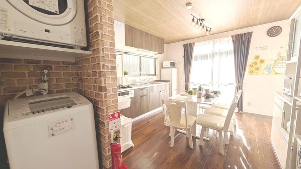 Kitchen or kitchenette, Dining area, washing machine, dryer