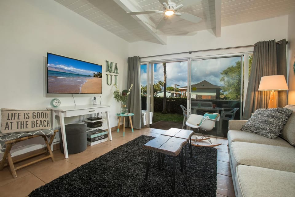 Kihei Bay Surf #110 Studio Modern/Beach Decor, A/C, Across Beach Cute Comfy Apartment in Kihei