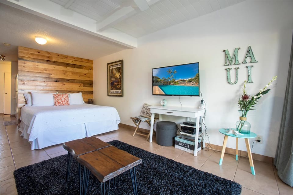 Kihei Bay Surf #110 Studio Modern/Beach Decor, A/C, Across Beach Cute Comfy Apartment in Kihei