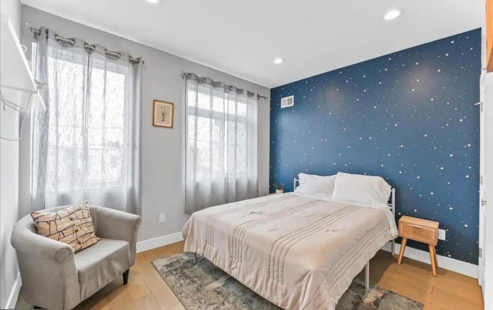 Game Day RoofDeck South Philly 4BR 3BA Home Just 10 Mins From Stadiums House in Philadelphia