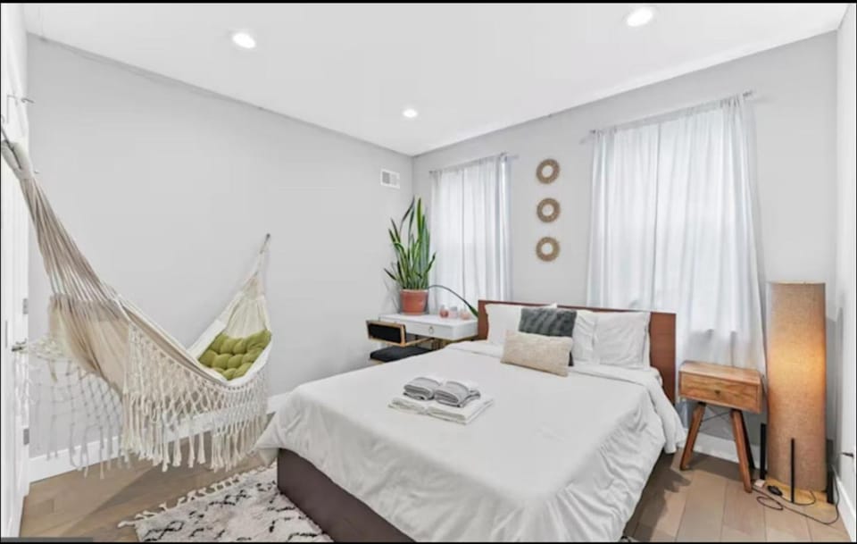 Game Day RoofDeck South Philly 4BR 3BA Home Just 10 Mins From Stadiums House in Philadelphia