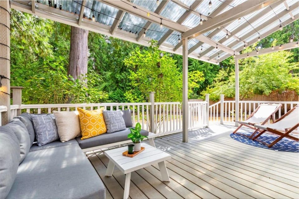 Sammamish Family Friendly Home 4B3B Skyline High House in Sammamish