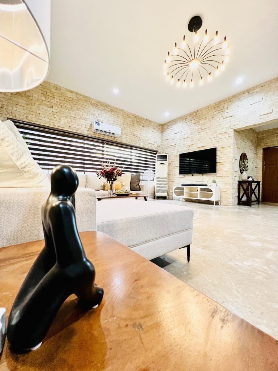 4BR Huge House up to 30px with 2 Car Park Cebu City Villa in Cebu City