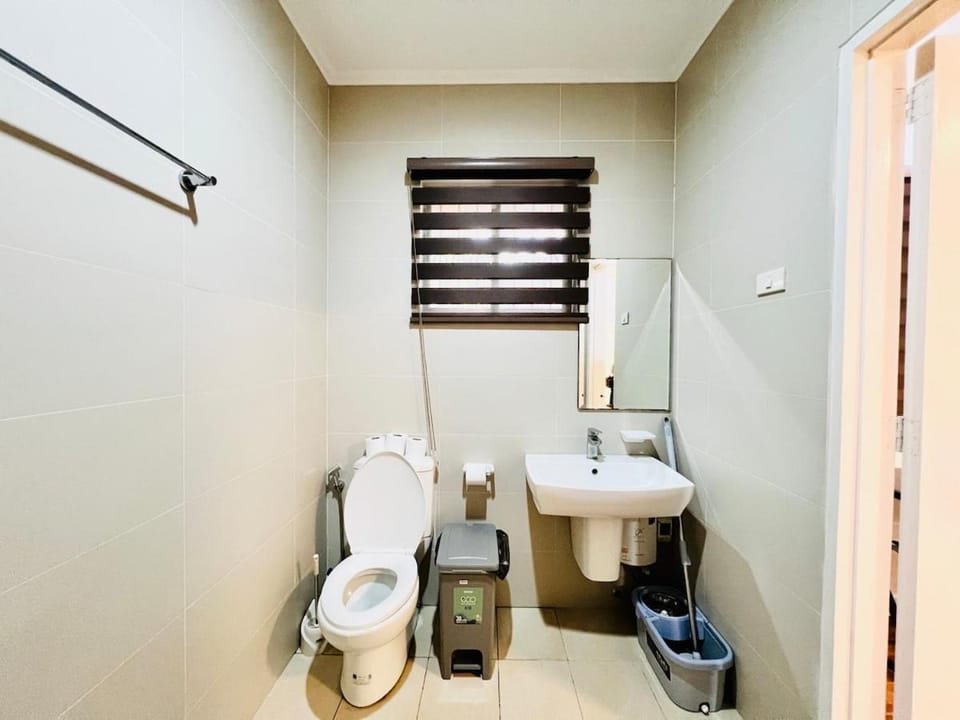 4BR Huge House up to 30px with 2 Car Park Cebu City Villa in Cebu City