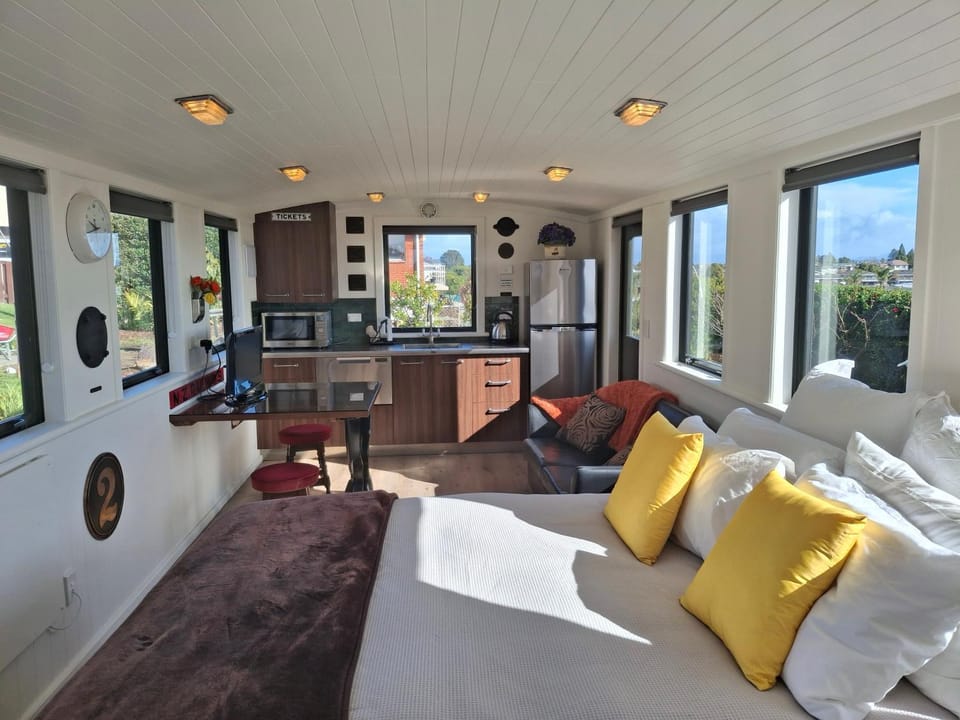 Bedroom, kitchen
