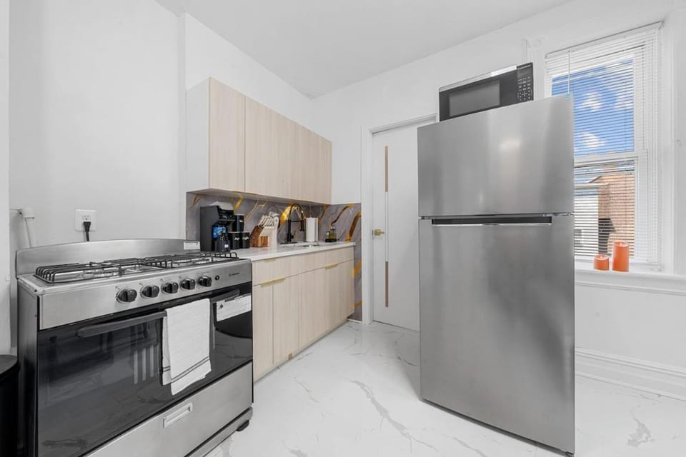 Modern-6 people to sleep-15 min from NYC-private Parking Apartment in Secaucus