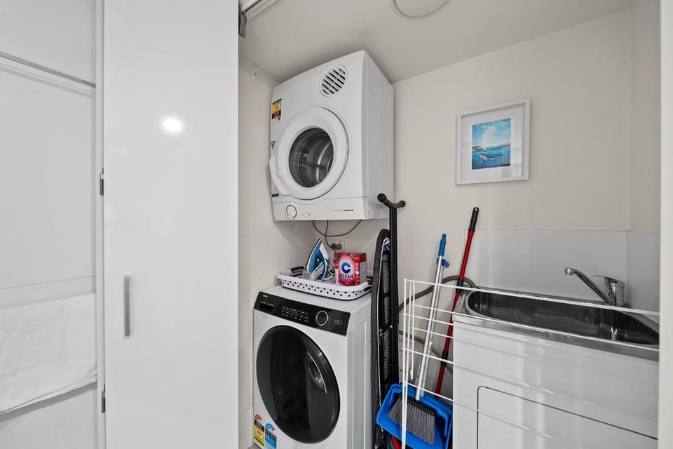 Stylish 1-Bed Unit with Secure Parking Apartment in Canberra