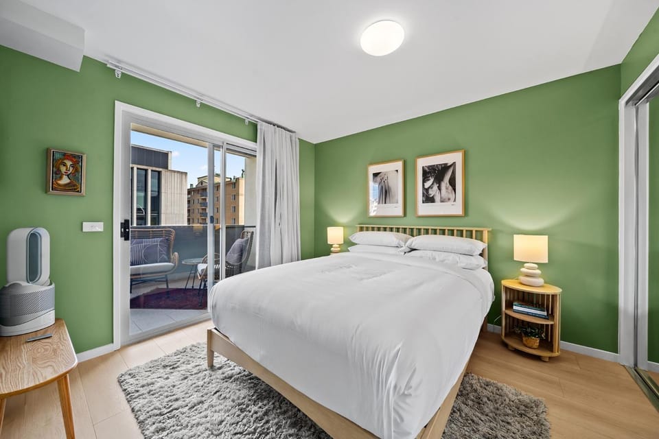 Stylish 1-Bed Unit with Secure Parking Apartment in Canberra