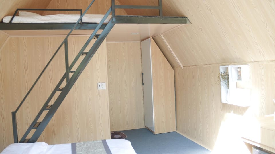 Bed, Bedroom, bunk bed, wardrobe