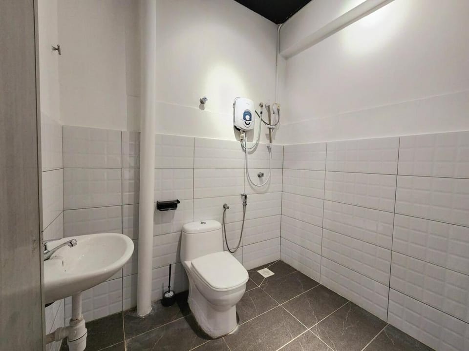 NEW! Premium Petaling Jaya Landed Home 6 Bedroom with 6 En-Suite Bathrooms for up to 18pax House in Petaling Jaya