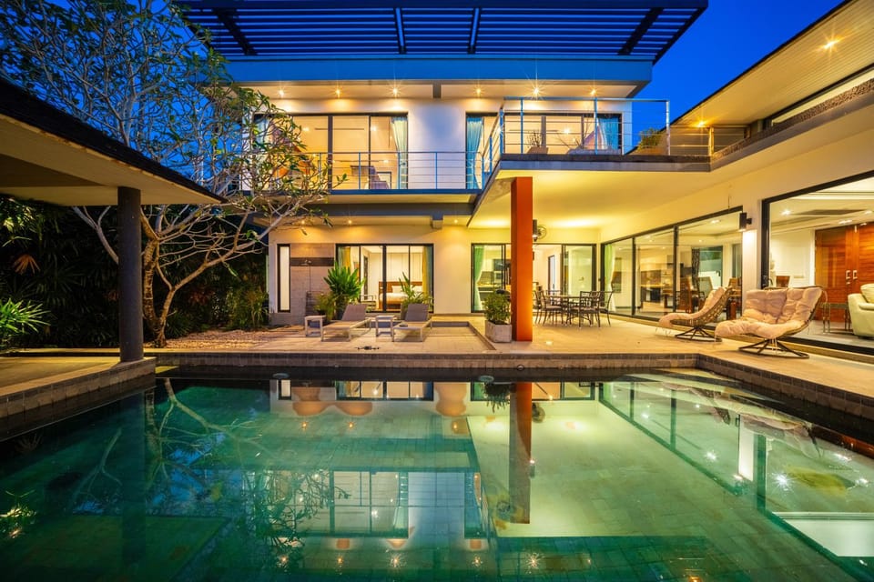Pool view, Swimming pool, sunbed