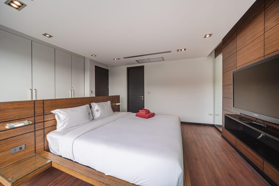 Bed, Photo of the whole room, Bedroom, wardrobe