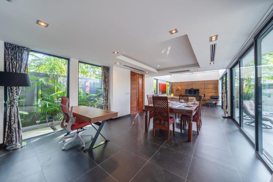 Living room, Dining area