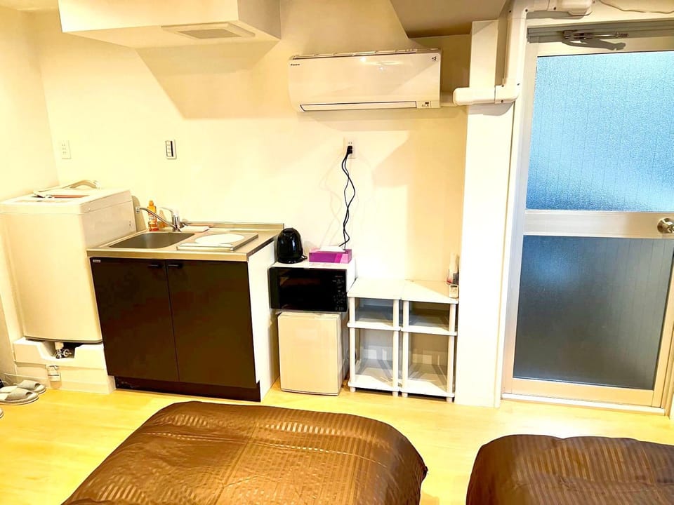 Tokyo Meguro Bee House in Naka-Meguro Apartment in Shibuya