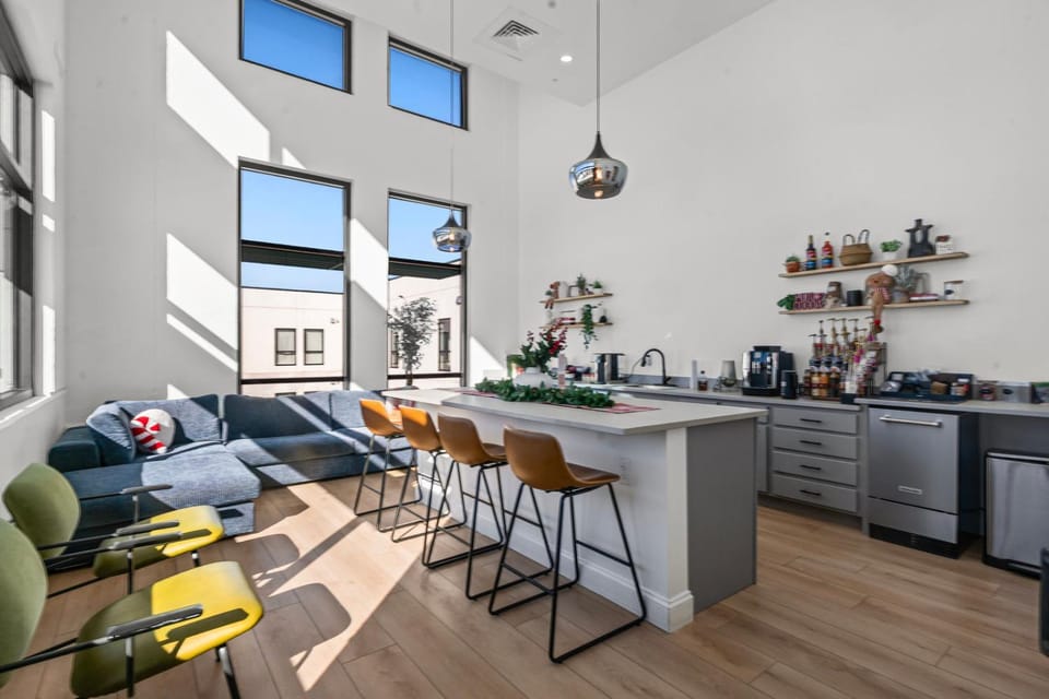 Coffee/tea facilities, Lounge or bar