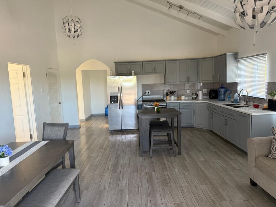 Kitchen or kitchenette, Seating area, Dining area, oven, stove
