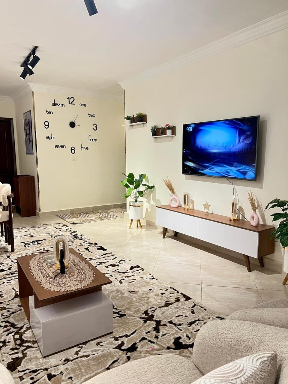 Charming 3BR Apt with amazing garden view & fast wifi Apartment in New Cairo City