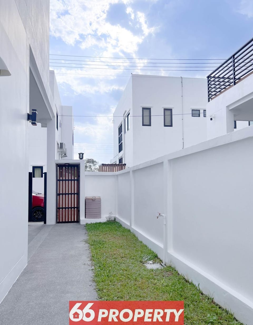 New Modern 4BR Home in Mae Hia Apartment in Thailand