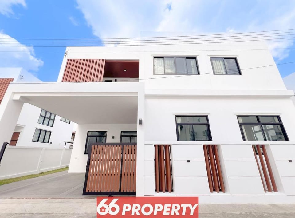 New Modern 4BR Home in Mae Hia Apartment in Thailand