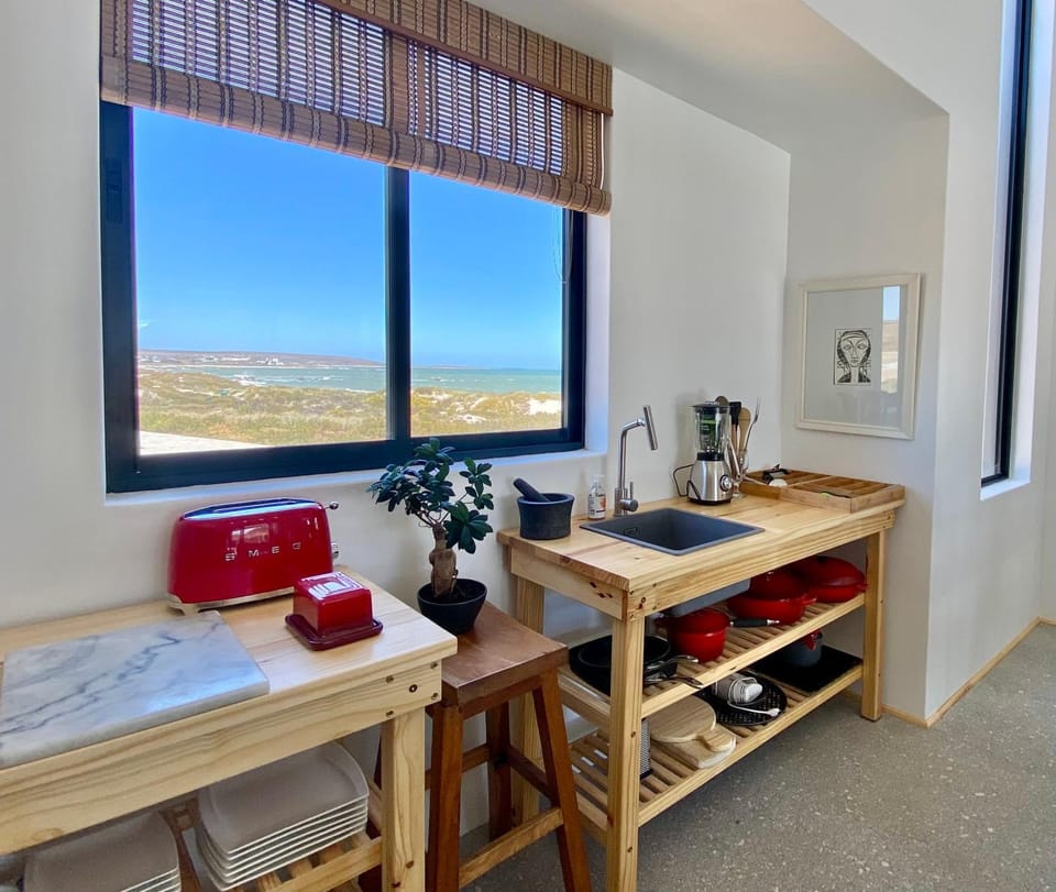 Coffee/tea facilities, Kitchen or kitchenette, Dining area