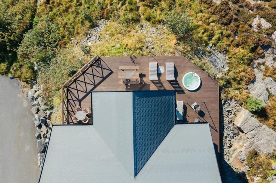 Ocean view and jacuzzi House in Vestland