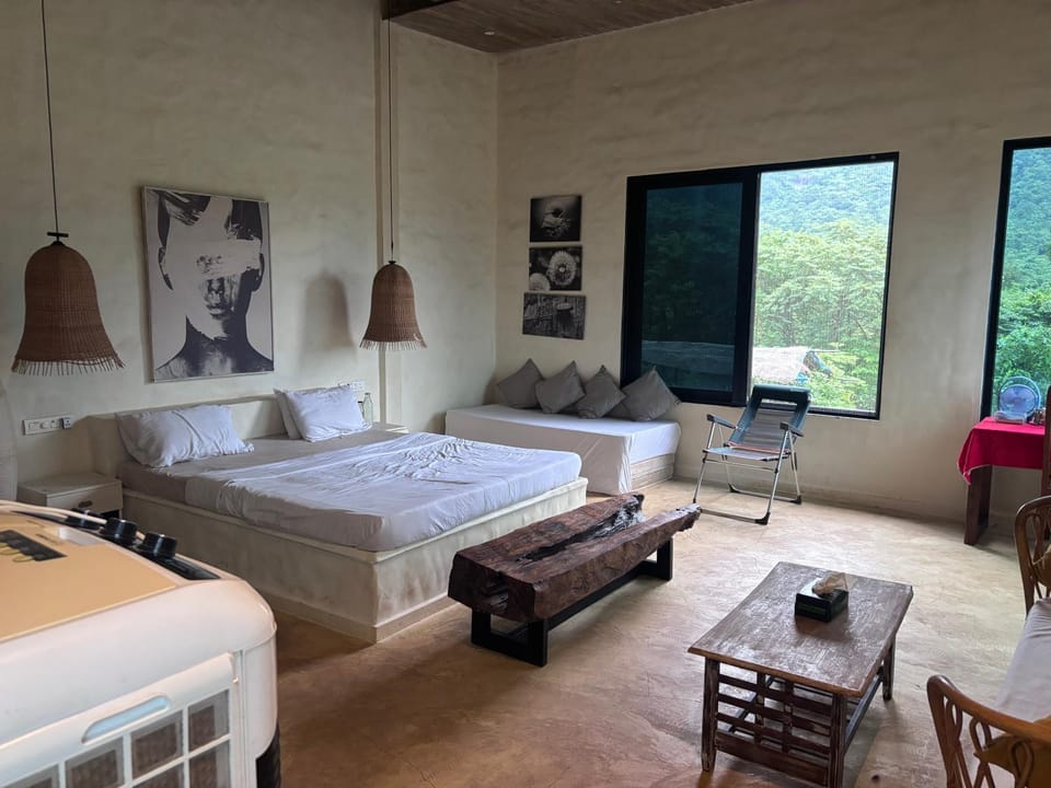 Bed, Seating area, Bedroom