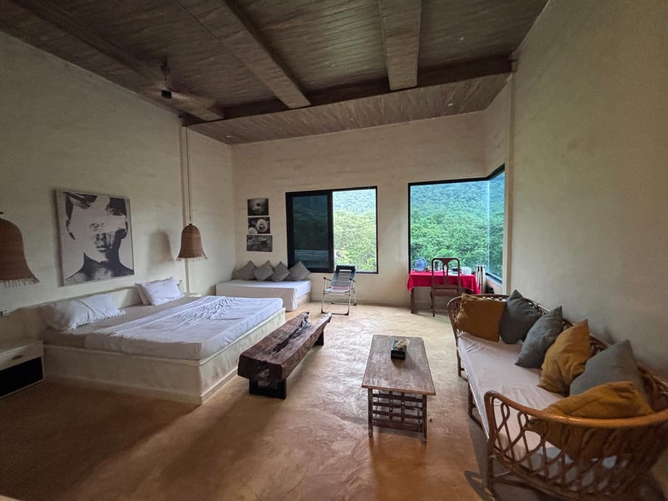 Natural landscape, Photo of the whole room, Seating area, Bedroom, Mountain view