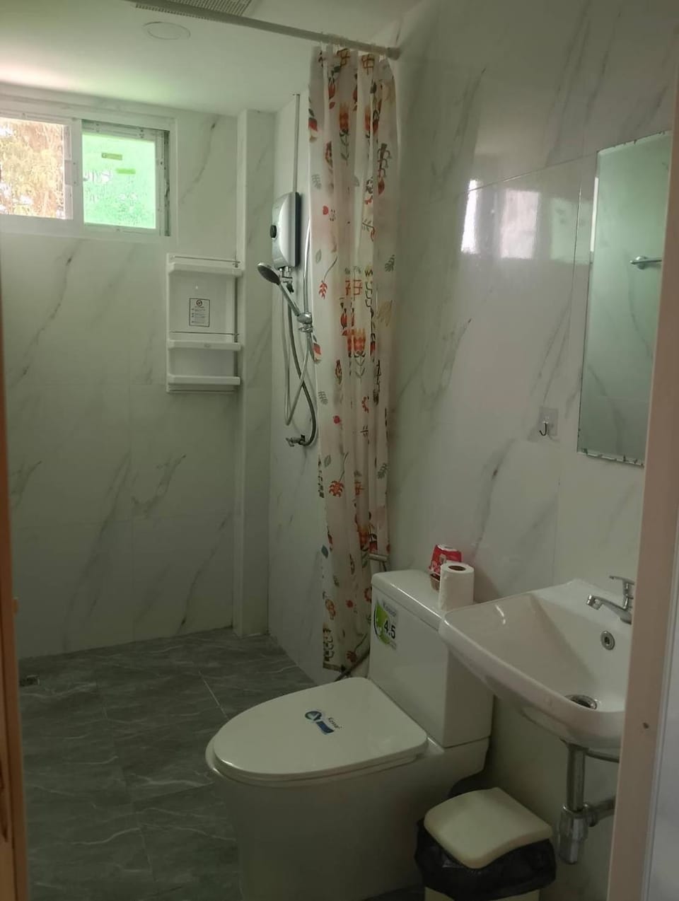 Shower, Toilet