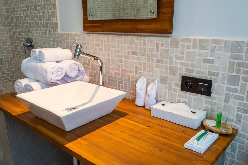 Bathroom, towels